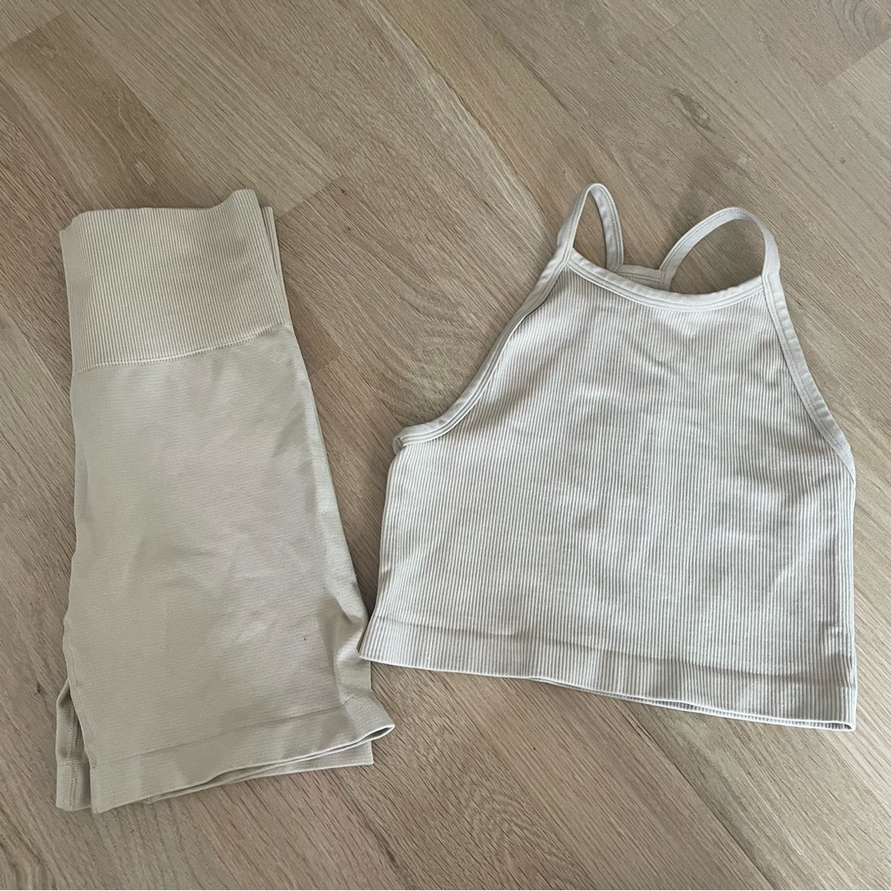 Aritzia TNA workout set